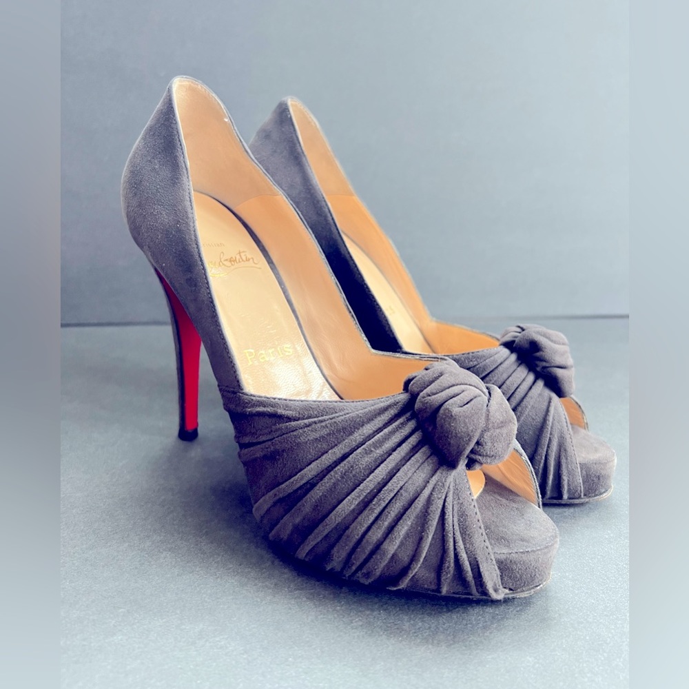 Christian Louboutin Greissimo Grey Suede Pumps, Size 8.5 (38 1/2)